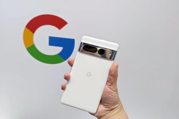 圖為今年新一代的6.7吋GooglePixel7Pro旗艦手機(jī)。