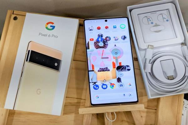 Google今年推出的旗艦新機Pixel6與Pixel6Pro，盒裝僅附Type-C傳輸線，取消隨贈的充電器，用戶需另外購買。