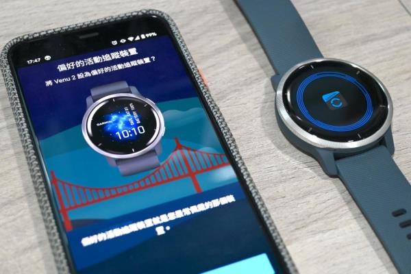 圖右為Garmin在今年六月發(fā)布新一代旗艦智慧手表Venu2。