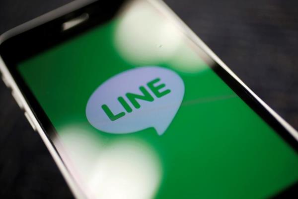 LINE稍早針對iOS用戶釋出10.18.0版更新，可以在新信息推送時，一併在鎖定畫面看到傳訊者的個人大頭貼，即使是還沒透過FaceID解鎖的時候，可以讓用戶更快辨識傳信息的對象。