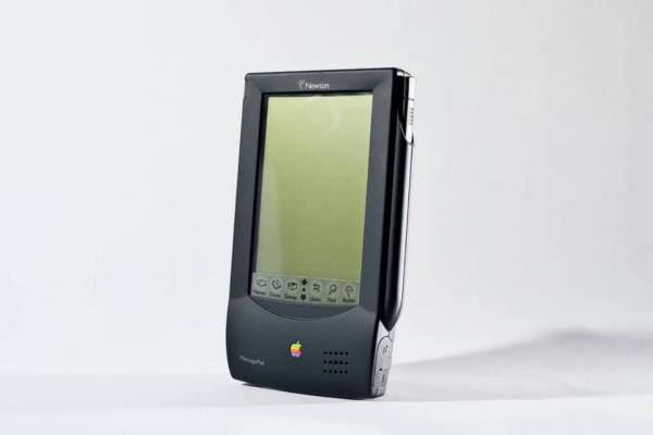 AppleNewton，一代自1,983年上市。