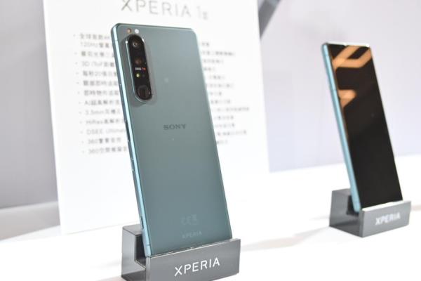 圖為索尼推出的Xperia1III“消光綠”新色