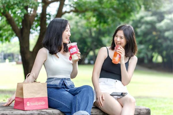 foodpanda公開全國(guó)外賣手搖飲的年度數(shù)據(jù)，并祭出手搖飲料專屬的七月優(yōu)惠，只要訂購(gòu)指定飲料店家，滿額輸入指定優(yōu)惠碼就能獲得8折優(yōu)惠。