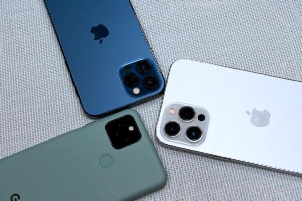 網(wǎng)友票選 2020 年最佳手機(jī)：iPhone 奪第一、“最佳拍照排名”好意外