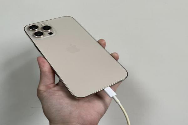 不要小看安卓忠誠度！近半數(shù)投票絕不“跳槽USB-C iPhone”