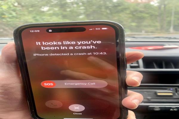 沒出車禍iPhone卻自動偵測報警？ 真相出爐后反讓人大贊