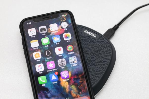 iPhone空間不夠存照片了？靠SanDisk iXpand Base邊充電與自動(dòng)備份照片、影片