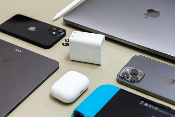 臺(tái)達(dá)電充電器 Innergie 63W USB-C 手機(jī)平板筆記本電腦皆可充