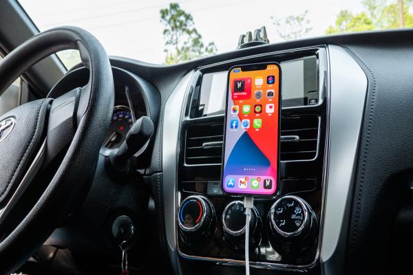 MagSafe車架、車充怎么選？替iPhone 12選購(gòu)穩(wěn)定車載支架推薦